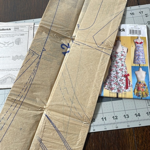 Butterick apron sewing pattern, B4945 (sml-med-lrg) c2006 - Picture 5 of 5